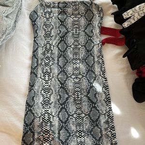 Short bodycon snack skin pattern dress